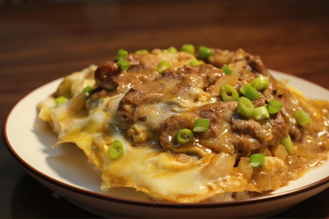 抱蛋肥牛饭的做法