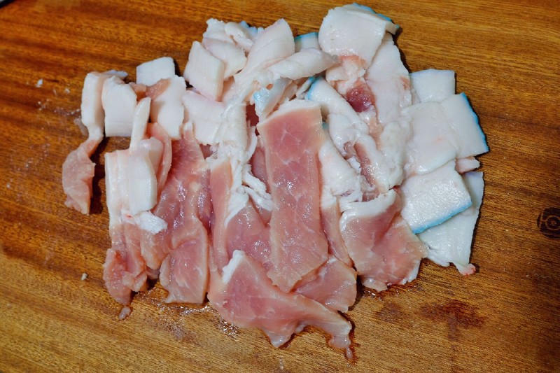辣椒炒肉的做法(图2) 2.jpeg